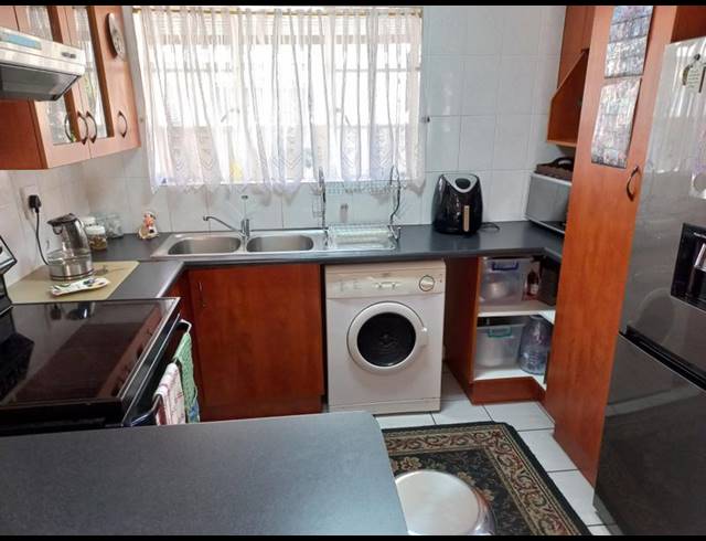 2 BEDROOM TOWNHOUSE FOR SALE IN WYCHWOOD